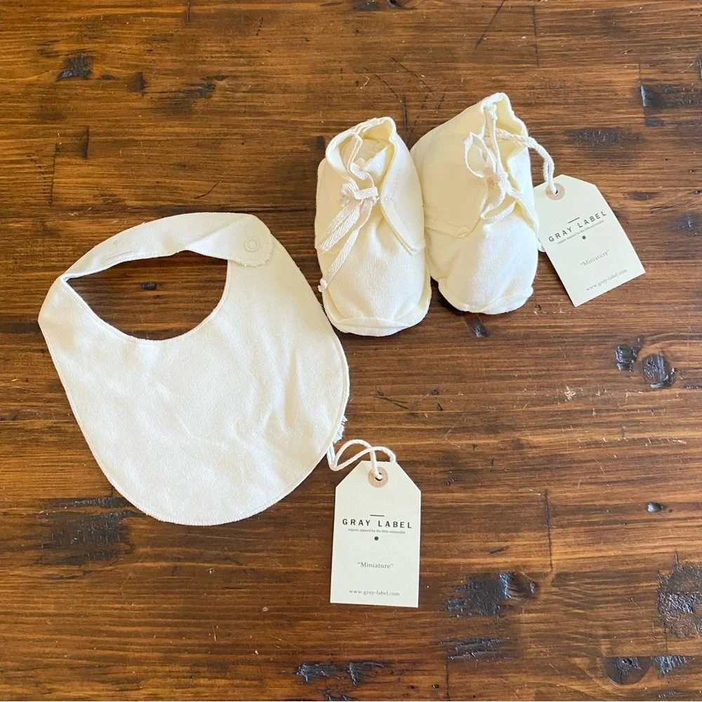 NWT Gray Label Booties 6-12M And Bib Set Cream Baby 100% Organic Cotton